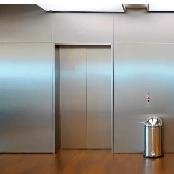 panel decorativo bcc metal tekno step en elevadores; acabado brillante que realza el diseno interior; otorga amplitud visual y calidez; instalacion adhesiva compatible con muros nivelados; uso en comercios y oficinas