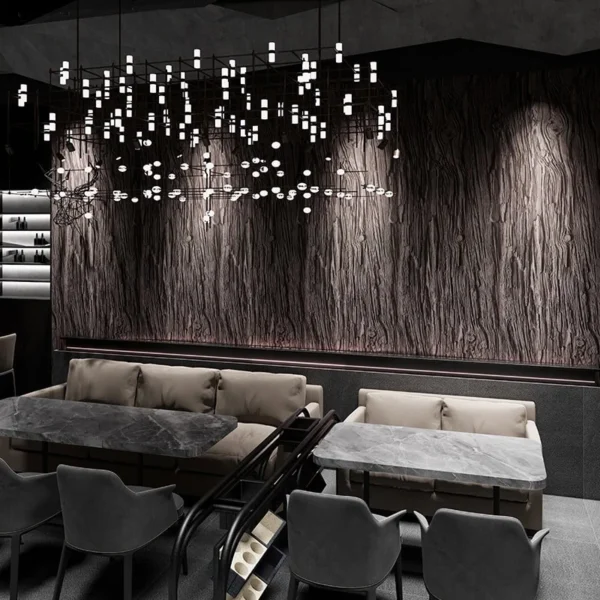 panel pu replica tipo tronco tekno step en showroom comercial realza productos y vitrinas con una pared de gran impacto visual, facilita zonificacion y decoracion de exhibiciones, ligera manipulacion y rapida colocacion ideal para montajes temporales o permanentes ideal para muros interiores