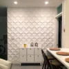 Panel Blanco 3D de PVC Decorativo para Desayunador - Modelo Chicago | Tekno Step panel blanco 3d de pvc decorativo para desayunador modelo chicago tekno step, instalado en area de comedor, resistente a humedad y facil limpieza