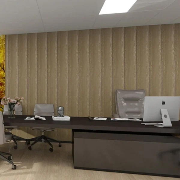 panel pvc pared y techo laminado tekno step modelo sherwood en oficina ejecutiva, acabado madera elegante y textura realista, material ligero resistente al moho y de facil mantenimiento para espacios de trabajo
