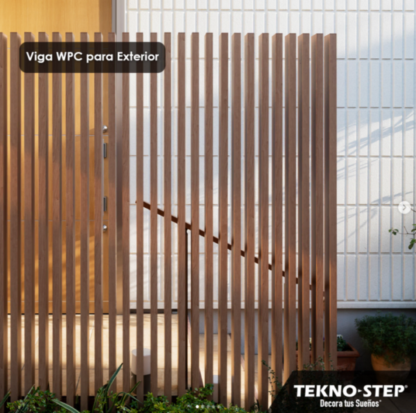 viga exterior wpc tipo madera tekno step | precio economico en mexico celosia en entrada principal, acabado teak, aspecto decorativo, resistente a plagas y moho, mantenimiento minimo, ideal para fachadas