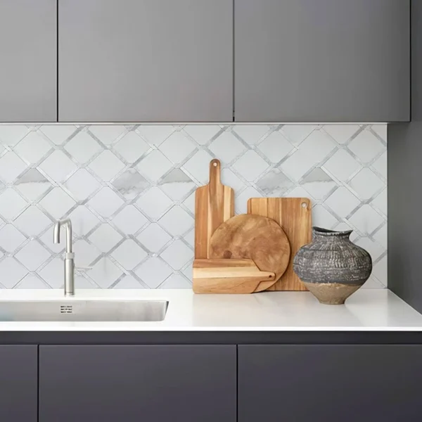 Panel Metálico Decorativo Autoadherible para Pared | Tekno Step — Modelo Kobe panel metalico decorativo autoadherible para pared tekno step modelo kobe instalacion facil textura en relieve 3d resistente a humedad y corrosion bajo mantenimiento duradero