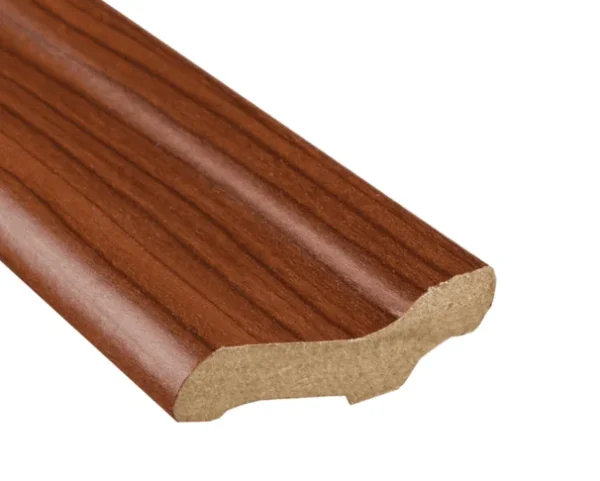 Zoclo Pecho Paloma 4.5 cm – Rodapié Laminado Elegante zoclo pecho paloma 4.5 cm color nogal oscuro, zoclo de piso laminado mdf con perfil curvo decorativo, acabado laminado de alta definicion, peso 0.25 kg, largo estandar 2.40 m, protege la base de muro y realza el acabado