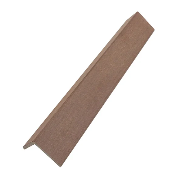 Ángulo Esquinero Tekno Step Merbau angulo esquinero tekno step merbau para terminaciones limpias en instalaciones de wall cladding; aporta rigidez, cubre juntas y soporta condiciones exteriores exigentes