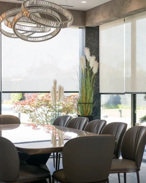 persianas screen enrollables stucco 8% vertilux: malla solar con textura textil decorativa tipo estuco y lino, apertura del 8%, balance ideal entre transparencia, iluminacion natural, privacidad y control solar.