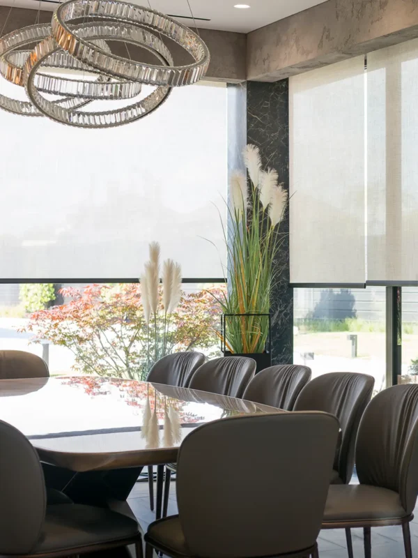 Persianas Screen Enrollables Stucco 8% Vertilux: malla solar con textura textil decorativa persianas screen enrollables stucco 8% vertilux: malla solar con textura textil decorativa tipo estuco y lino, apertura del 8%, balance ideal entre transparencia, iluminacion natural, privacidad y control solar.