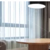 Cortina translúcida Vertilux Veil instalada en un ambiente interior