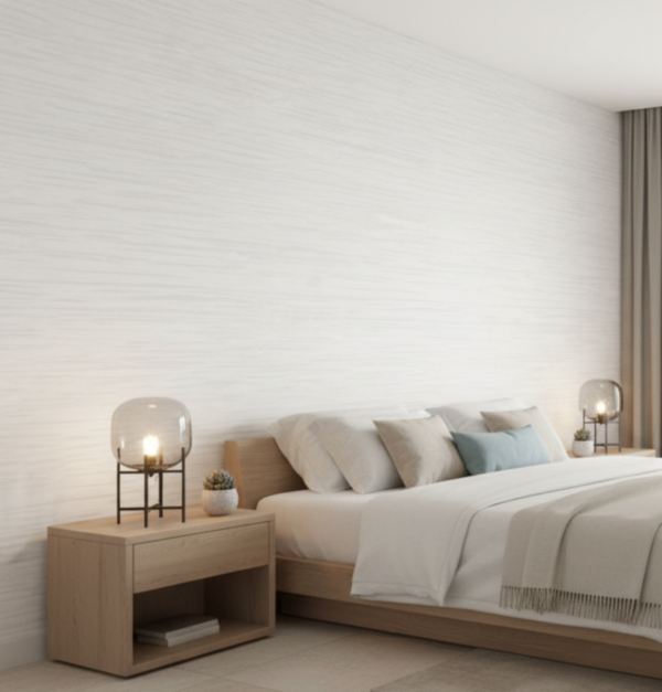 Papel tapiz blanco con líneas horizontales con destellos plateados | Matiz WF99162