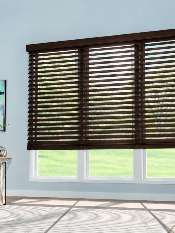 Persiana de madera Basswood 2 pulgadas Wengue en ambiente Persiana de madera Basswood 2 pulgadas Wengue en ambiente